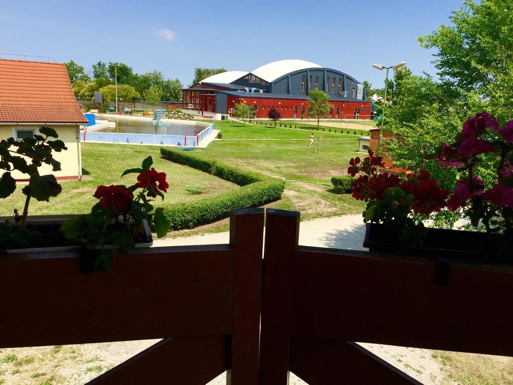 Akácliget Gyógy-és Strandfürdő Karcag Exterior foto