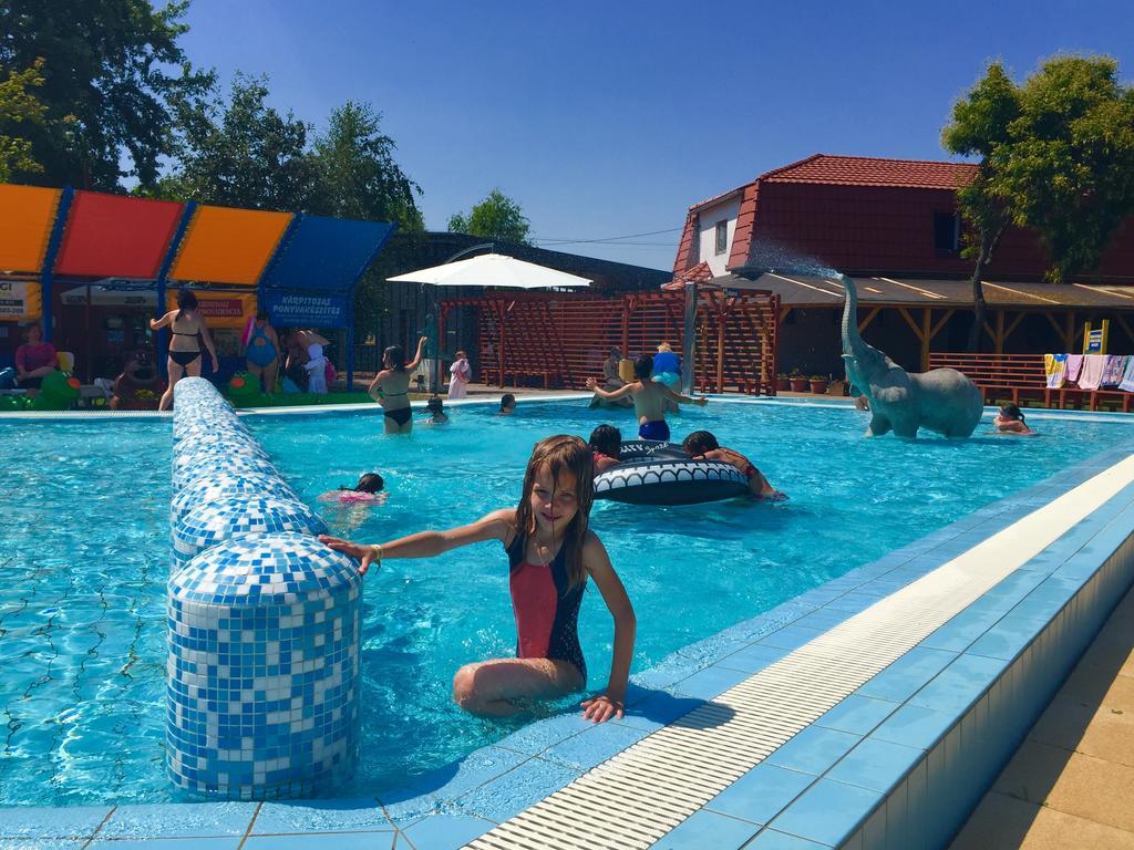 Akácliget Gyógy-és Strandfürdő Karcag Exterior foto